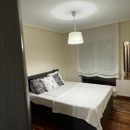 Impecable Vivienda Con Piscinas Y Amplia Terraza