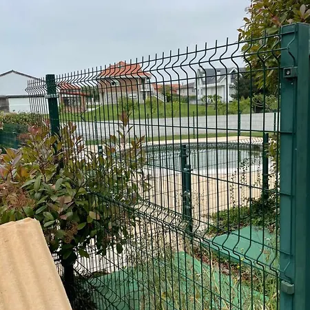 Impecable Vivienda Con Piscinas Y Amplia Terraza *