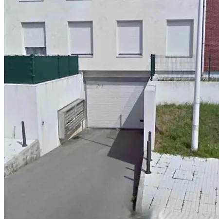 Impecable Vivienda Con Piscinas Y Amplia Terraza *